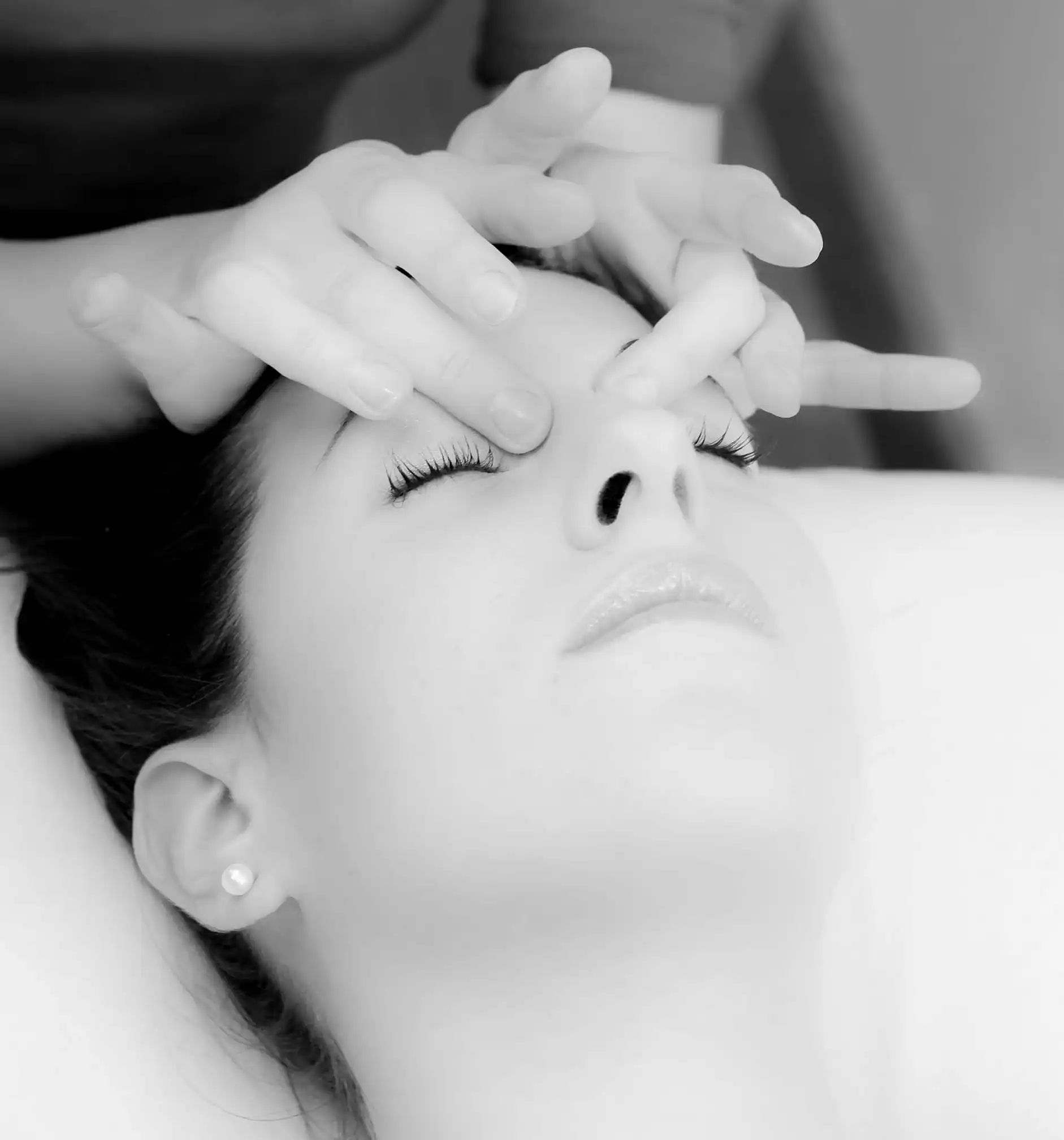 digito-pression du visage